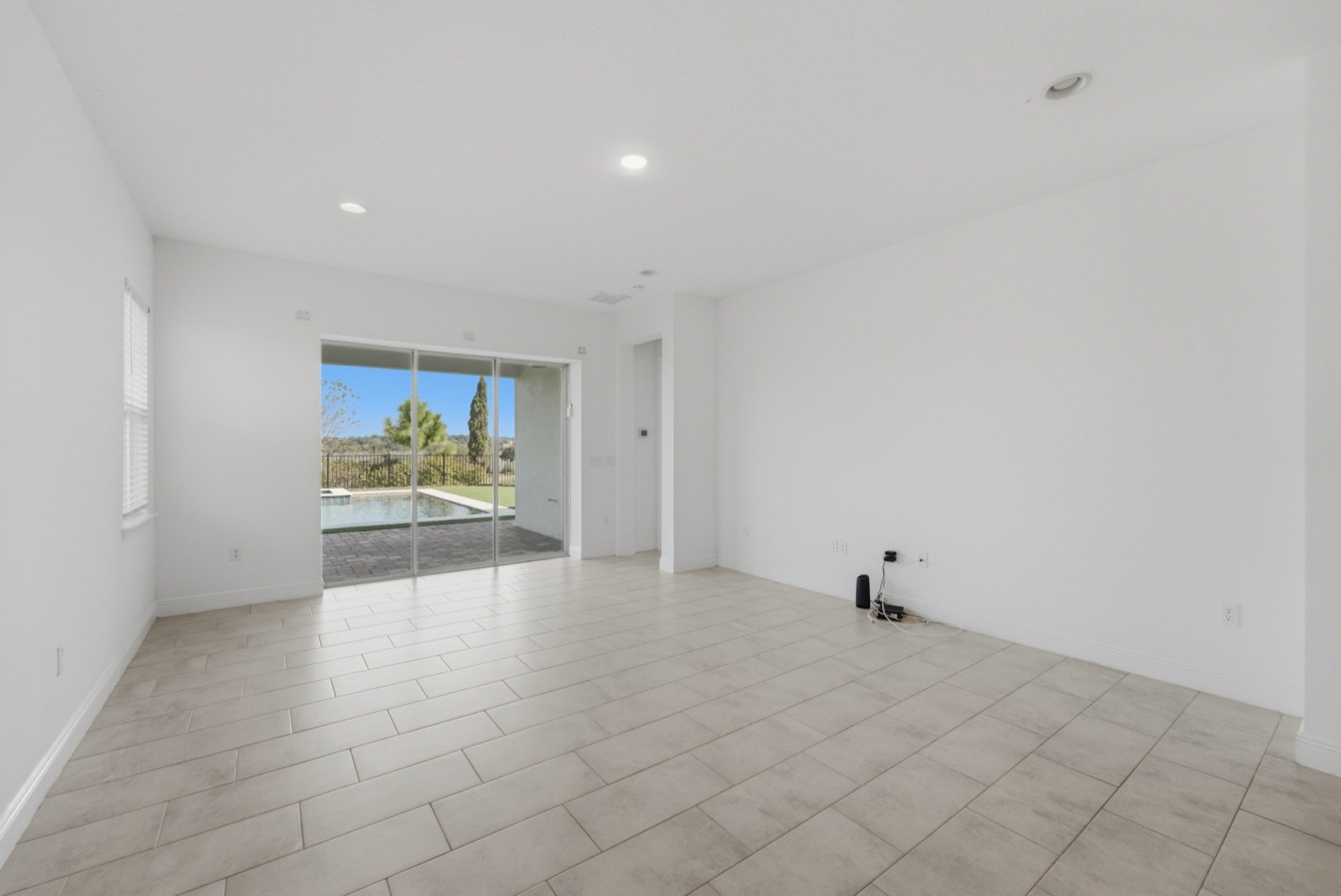 Living room before virtual staging